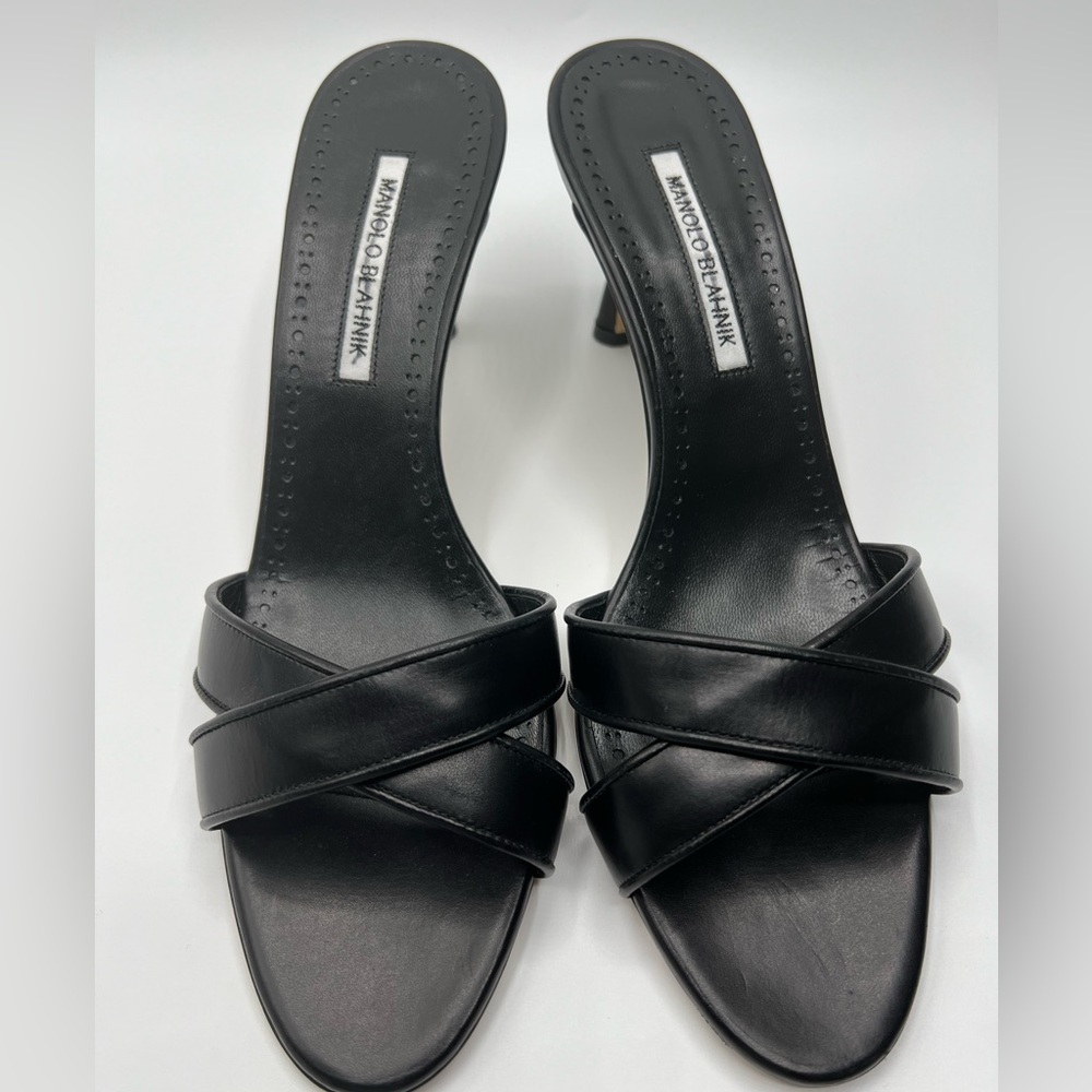 Brand new Manolo blahnik slides. No tags